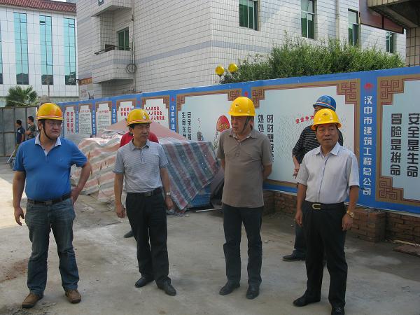集团公司总司理赵彬检查指导止园饭馆二期装修刷新工程-bevictor伟德官网