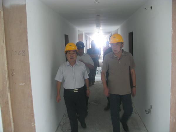 集团公司总司理赵彬检查指导止园饭馆二期装修刷新工程-bevictor伟德官网