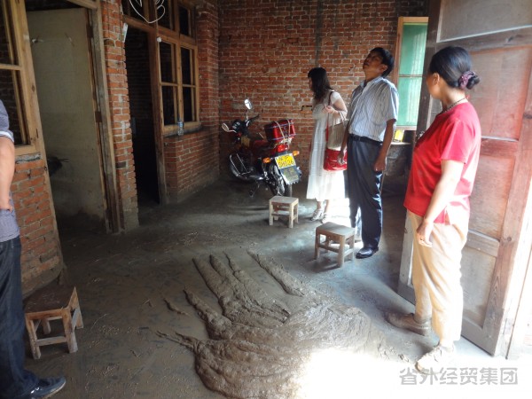 集团所属汉建总丁永忠总司理赴牟家坝探望遭受暴雨洪灾职工-bevictor伟德官网