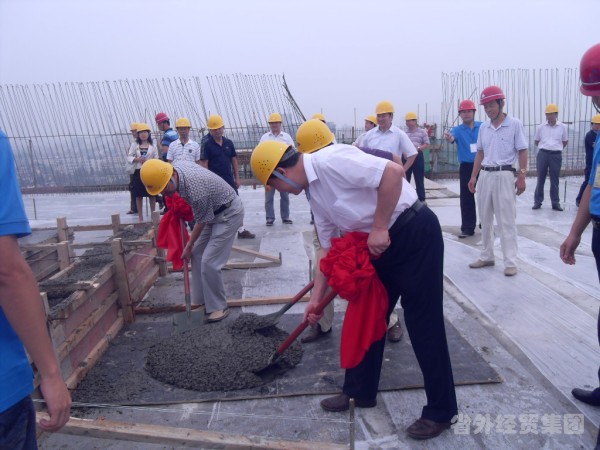 我集团公司承建的陕西理工学院2#实验楼主体顺遂封顶-bevictor伟德官网