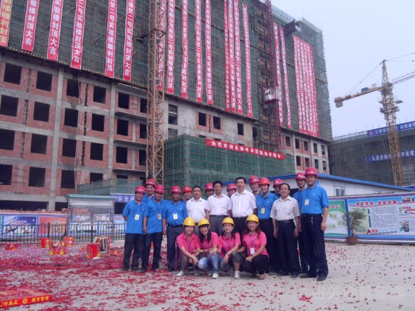 我集团公司承建的陕西理工学院2#实验楼主体顺遂封顶-bevictor伟德官网