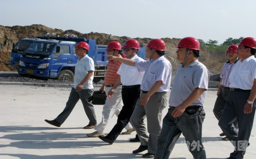 刘耀华董事长检查我集团承建的在渭南陕西省中央级救灾物资储备库事情-bevictor伟德官网