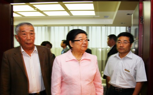 天下关工委办公室事情座谈会在止园饭馆召开-bevictor伟德官网