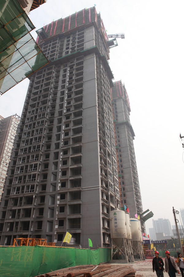 集团所属建设一公司承建的旭景崇盛园二期13#楼主体封顶仪式于今日举行-bevictor伟德官网