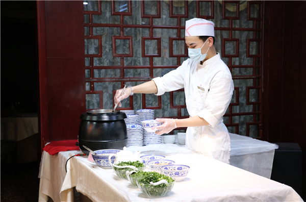 食物的清静鲜味，，，我们一直在专心烹饪.jpg