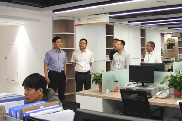 集团公司董事长肖玉龙一行莅临易通调研指导-bevictor伟德官网
