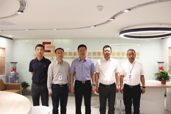 集团公司董事长肖玉龙一行莅临易通调研指导-bevictor伟德官网