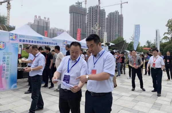 陕海投总司理刘军一行出席第五届中国·安康富硒产品博览会-bevictor伟德官网